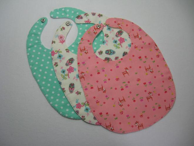 finished baby bibs 007